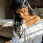 Sakshi Agarwal Instagram - A small smile crept on to my face, As i felt my heart beaming as bright as the sun itself❤️ . #goldenhour #sunkissed #whiteshirt #white #myfavorite #candid #nofilter #nomakeup Chennai, India