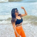 Sakshi Agarwal Instagram - Develop self- discipline ! Do what needs to be done, even if you dont want to do it💫🦋🧚‍♀️ . #beach #vibes #instapic #picoftheday #beachlife #beachday #beachvibes #chennairains #ecr #abs #workout #fitness Chennai, India