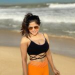 Sakshi Agarwal Instagram - Yin & yang Fire & Nice Rain & Sun❤️ . Simple joys of life is to experience the sun, the rain and the beach all together❤️ Spotted a beautiful rainbow too❤️ . #beach #fitness #track #workout #mode #shape #abs #beachgirls #beachfit #beachfitness ECR