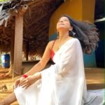 Sakshi Agarwal Instagram - All about today! Stay tuned to this space for pictures! Coming soon❤️ . @raj_isaac_photography @hairandmakeupbynive @tisisnaveen @pugazhmuruganphotography @samikshx . #dakshinchitra #feelitreelit #instareel #saree #whitesaree #traditional #feelings #sareeaddict #sareelove #candid #slowmotion #biggboss #biggbosstamil