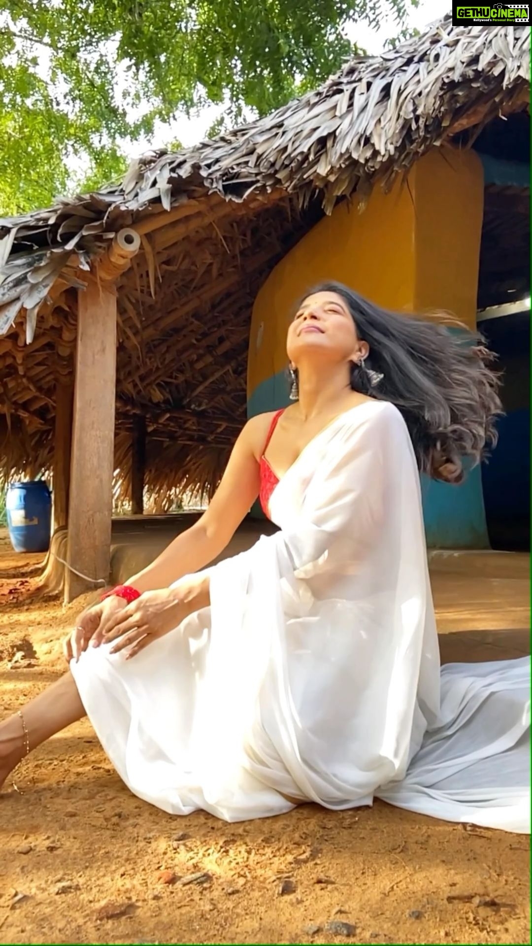 Sakshi Agarwal Instagram - All about today! Stay tuned to this space for pictures! Coming soon❤️ . @raj_isaac_photography @hairandmakeupbynive @tisisnaveen @pugazhmuruganphotography @samikshx . #dakshinchitra #feelitreelit #instareel #saree #whitesaree #traditional #feelings #sareeaddict #sareelove #candid #slowmotion #biggboss #biggbosstamil