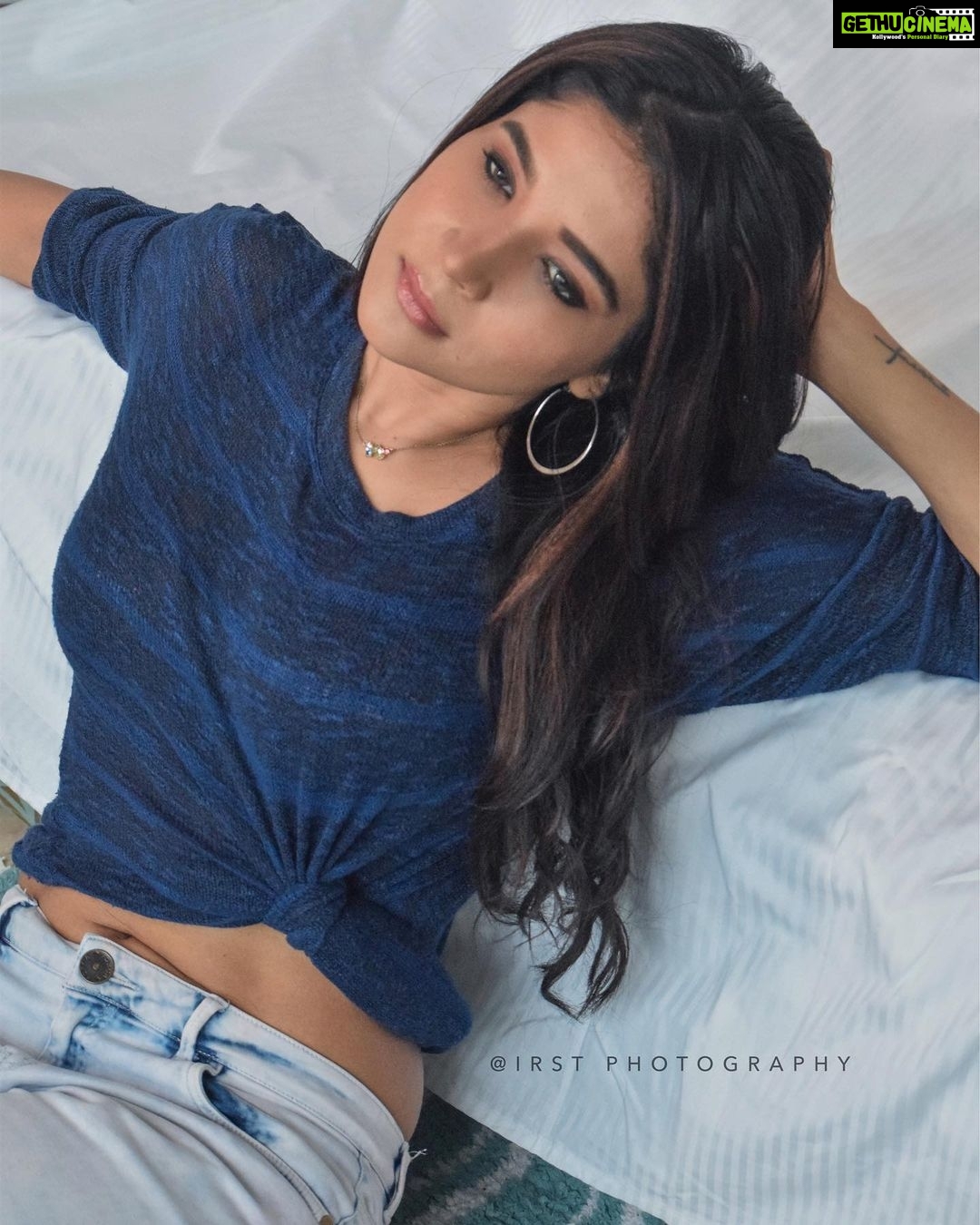 Sakshi Agarwal Instagram - Show up in every moment like you are fully meant to be theređź’• . Photography :- @irst_photography @tisisnaveen . #candidphotography #homeclick #sakshiagarwal #realme #biggboss #lazysunday #moodoftheday #chilling Chennai, India