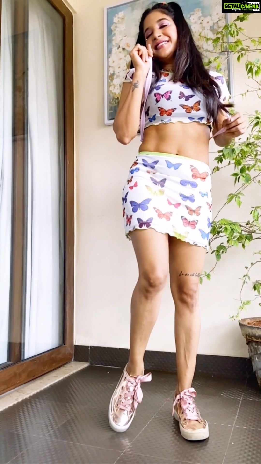 Sakshi Agarwal Instagram - I'm mad at Disney, Disney They tricked me, tricked me Had me wishing on a shooting star💫 . #euphoriamakeup #euphoriavibes #abs #sculpted #madatdisney #instareel #feelitreelit #madatdisneychallenge #sakshiagarwal