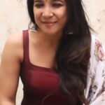 Sakshi Agarwal Instagram - Have you checked out whats happening at the Bigg Boss House this week? Which is your favourite scene till now and whats your take on it? Let me know in the comments section 😍 @disneyplushotstar #BiggBossTamil4 #DisneyPlusHotstar #KeepingUpWithBiggBos