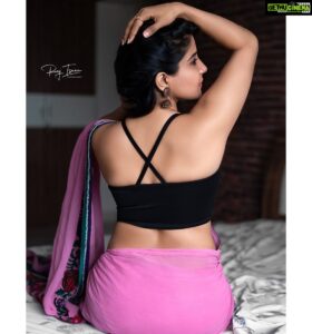 Sakshi Agarwal Instagram - 💞 PC :- @raj_isaac_photography @tisisnaveen . #saree #traditional #bringsexyback #sculpted myfav #hardwork #fitness #motivation #sakshiagarwal #nomakeup