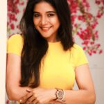Sakshi Agarwal Instagram - Smile and the world will smile with you🤗