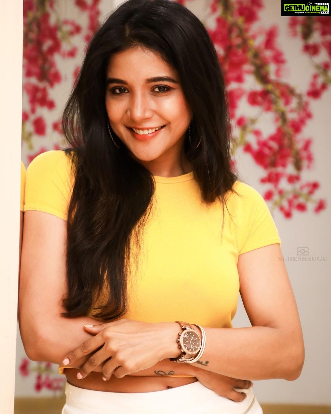 Sakshi Agarwal Instagram - Smile and the world will smile with you🤗