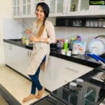 Sakshi Agarwal Instagram - In the name of cooking , when I mess up the whole kitchen❤️ . #cooking #tryingtocook #indian #candid #tea #snacks #funtime #home