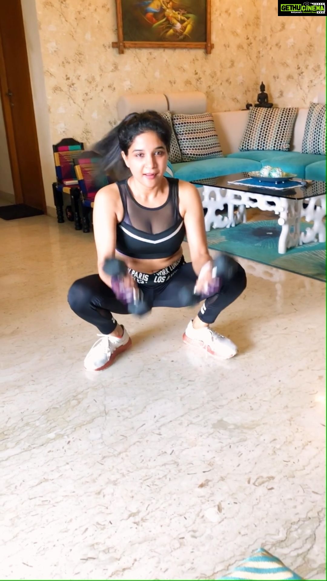 Sakshi Agarwal Instagram - Guys follow me on Josh, if you still haven’t! . #feelitreelit #josh @officialjoshapp #joshtamil #sakshiagarwal #workout #fitness #sixpack #motivation