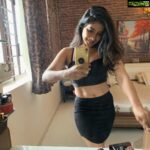 Sakshi Agarwal Instagram - You got it, you flaunt it❤️ . #abs #flaunt #miniskirt #black #bustier #croptop #mirrorselfie #selfie #candid #natural Chennai, India