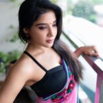 Sakshi Agarwal Instagram - Live life to the fullest💞 . PC :- @raj_isaac_photography @tisisnaveen . #saree #traditional abs #sculpted myfav #hardwork #fitness #motivation #sakshiagarwal #nomakeup