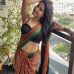 Sakshi Agarwal Instagram - Nothing can stop me, I continue doing my thing🔥 . #traditional #saree #southindian #candid #natural #abs #flauntit #sculptedsquad #fitfam #fitness #workout Chennai, India