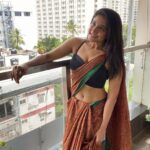 Sakshi Agarwal Instagram - The things you say about others , Say a lot about you! Choose your words wise and smart🤗 . #candid #saree #natural #traditional #sakshiagarwal #sculpted #abs #fitness #journey #lovinglife #homeshoot #sakshiagarwal Chennai, India