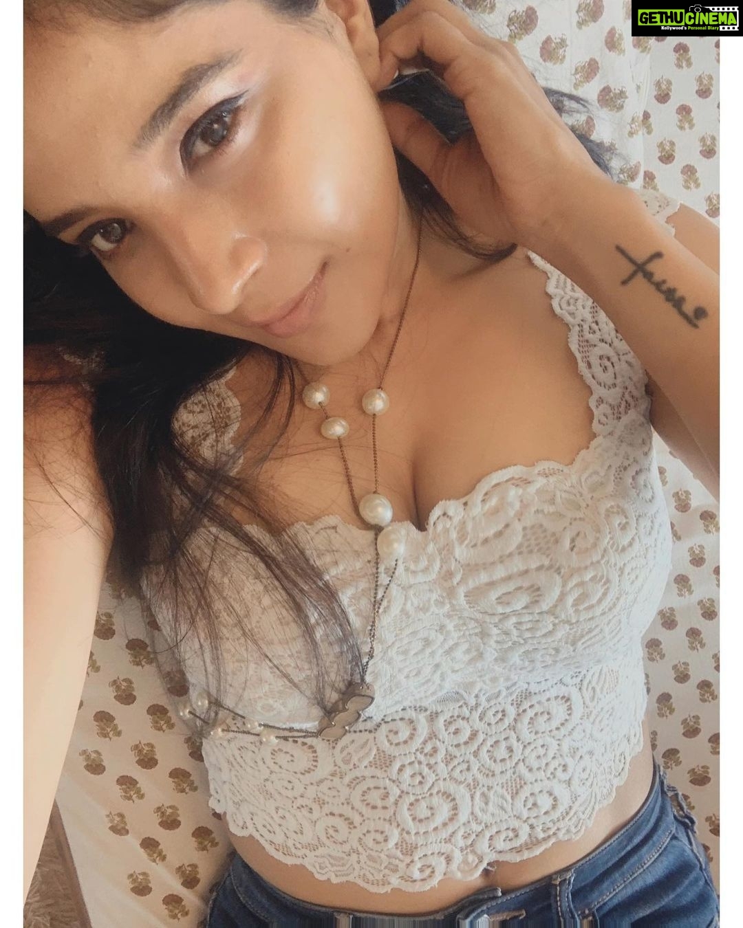 Sakshi Agarwal Instagram - Say BYE to drama and toxic people Say YES to more happiness and time with good friends💞 Chennai, India