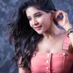 Sakshi Agarwal Instagram - Soul full of sunshine🥰 . Clicks :- @vijayvendhan MUA :- @charithramarlechaa Hair :- @hairstylebyarty @tisisnaveen #Photoshoot #photography #clicks #Sakshiagarwal #actress #kollywood #indianactress Chennai, India