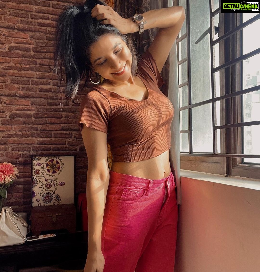 Sakshi Agarwal Instagram - Let the world do its thing! You do yours❤️ . #nomakeup #raw #pinkandbrown Chennai, India