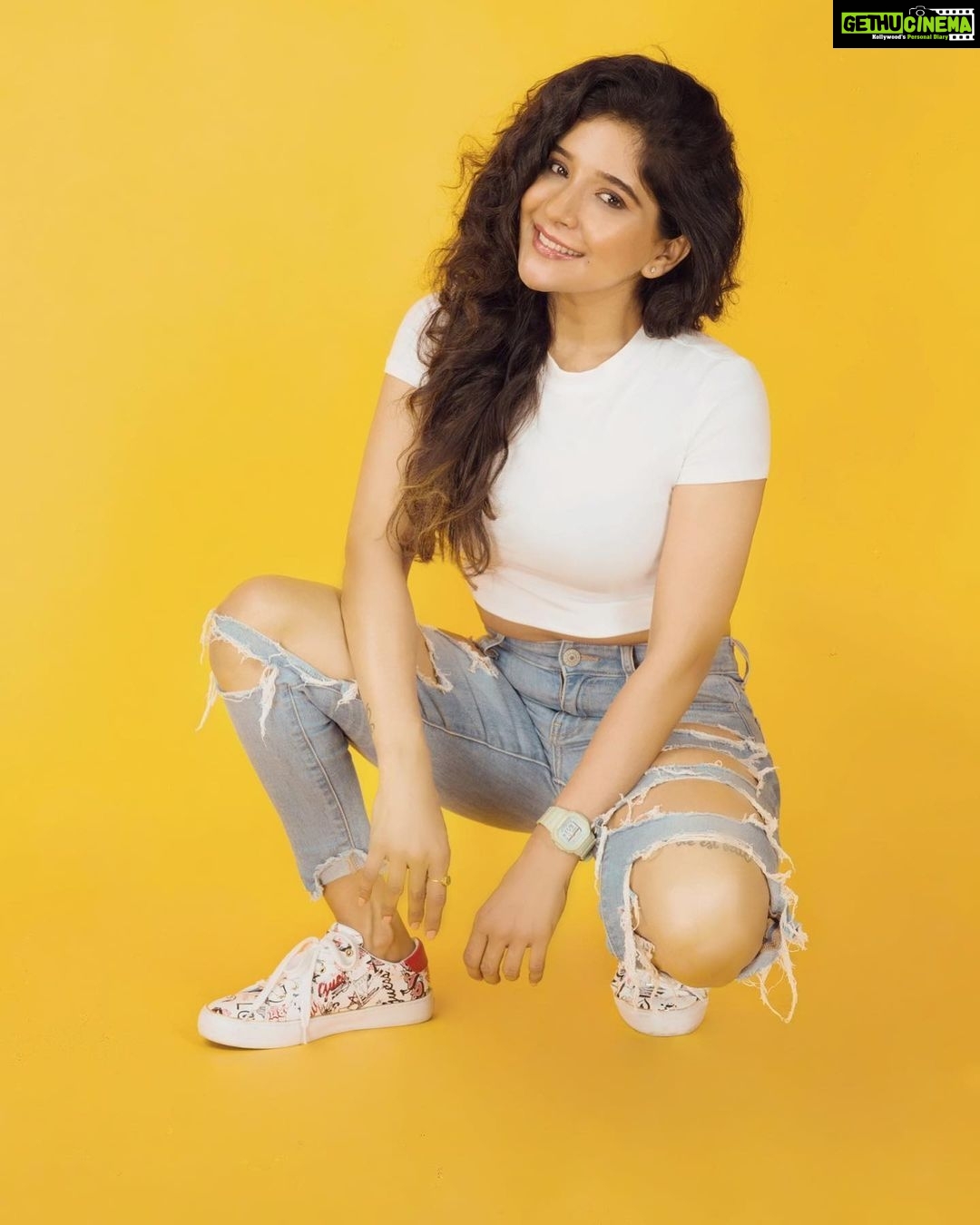 Sakshi Agarwal Instagram - There is no limit to how radiant, alive and irresistible you can be😍🥰🔥 . @rebeccamaria_becky @makeupbywanshazia @praveen_g_photography @mylove_fashionstore . #biggboss #biggbosstamil #kollywood #sakshiagarwal #candid #natural #positivevibes #happy Chennai, India