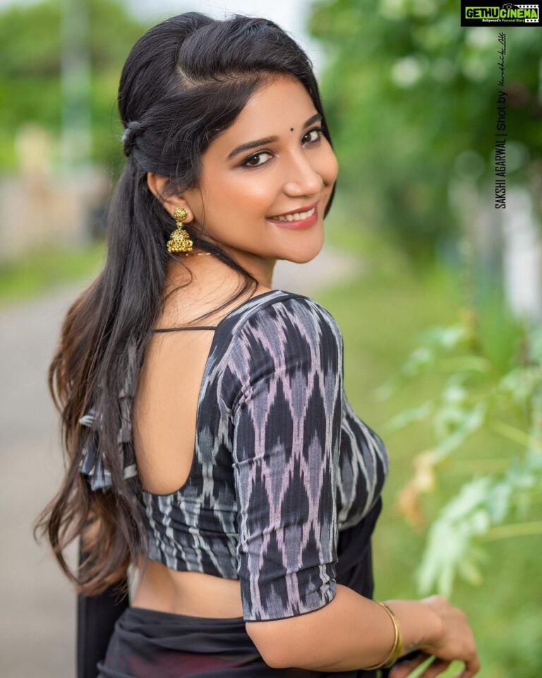 Sakshi Agarwal Instagram - Some people will hate you because you are way better than them! Just ignore them and be happy, it kinda kills them🔥 . @swaadh @karthikakphotography @crownstonebyrevathi @tisisnaveen @swapnaareddyofficial . #halfsaree #candid #biggboss #tamil #kollywood #traditional #natural #instastory