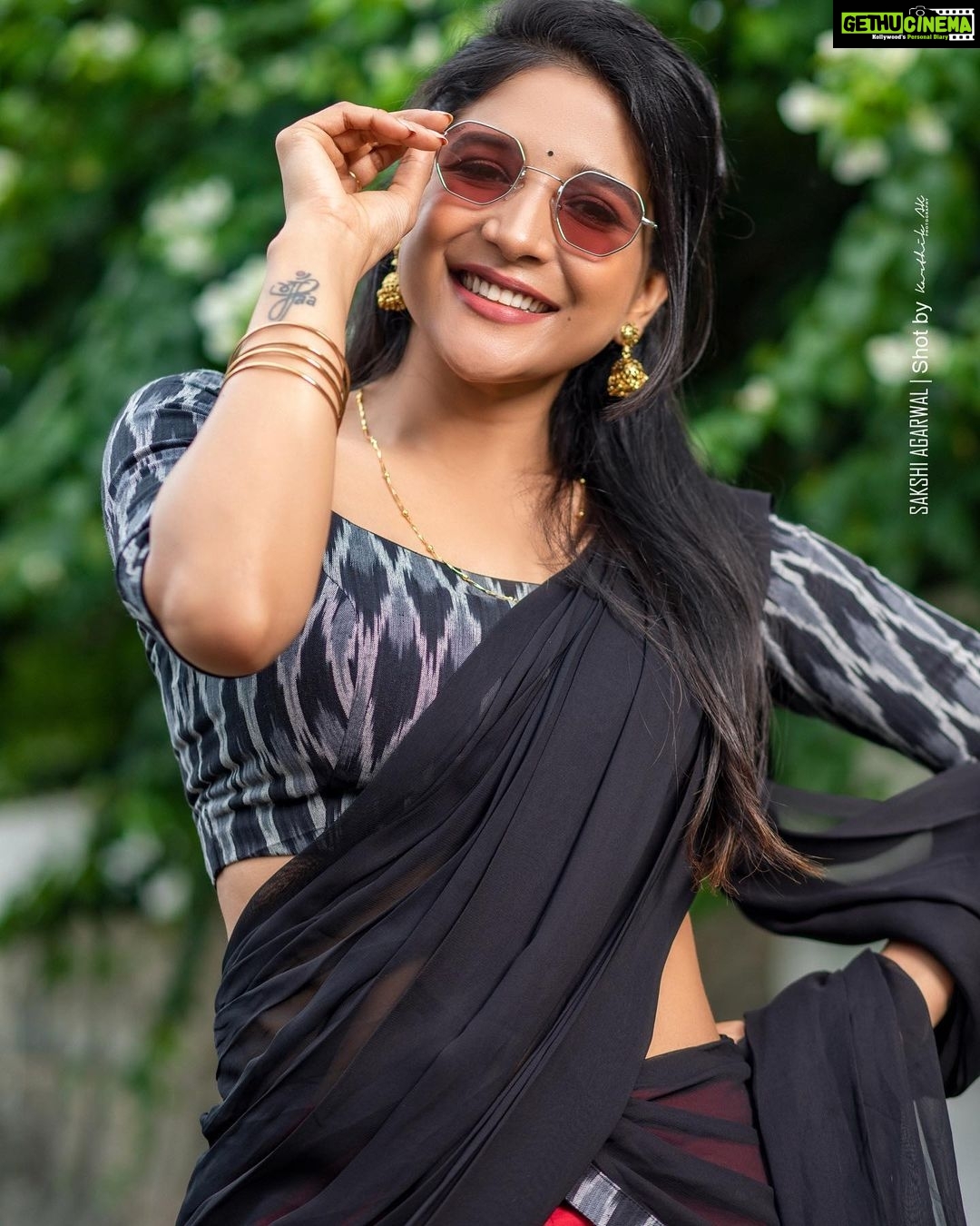 Sakshi Agarwal Instagram - Make them Stop and Stare’ . @swaadh @karthikakphotography @crownstonebyrevathi @tisisnaveen @swapnaareddyofficial . #halfsaree #candid #biggboss #tamil #kollywood #traditional #natural #instastory Chennai, India