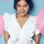 Sakshi Agarwal Instagram - Dont let anyone burst your bubble💞 . @rebeccamaria_becky @makeupbywanshazia @praveen_g_photography . #biggboss #biggbosstamil #kollywood #sakshiagarwal #candid #natural #positivevibes #happy Chennai, India
