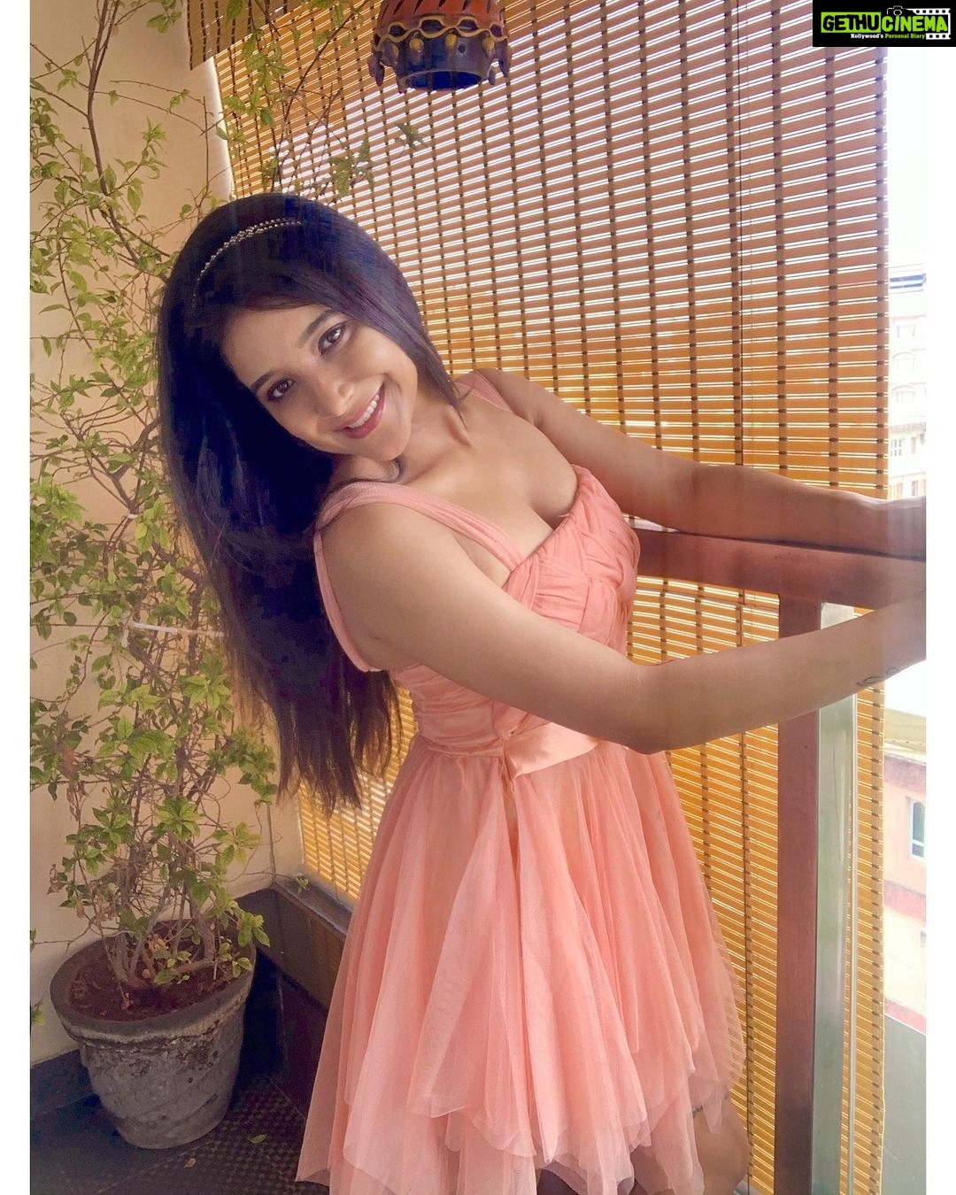 Sakshi Agarwal Instagram - Leave a little sparkle wherever you go💞💫 . #pink #candid #natural #mood #dreams #lost #feelgood #biggboss #biggbosstamil #biggbosstamil3 #kollywood #mollywood #actress #sakshiagarwal #pink #lace #fairy #dreamy Chennai, India