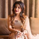 Sakshi Agarwal Instagram – Pay close attention to people who don’t clap when you win🔥
Some people will just not support you coz they are afraid of what you might become, yet claim you to be the only one😂
.
@perfektmakeover @vijayanthirajeswar @thelightweaver393 
.
#biggboss #biggbosstamil #biggbosstamil #vijaytelevision #lehenga #traditional #bridal #darklipstick #gold #shimmer The Slate Hotels