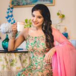 Sakshi Agarwal Instagram - Good morning my sweethearts💞 I must wake up , my Ginger Tea needs me💫💞 . Photographer: @sarancapture Designer: @swaadh @swapnaareddyofficial Makeup: @artistrybyshanu Hair: @hairytale_by_komal Earrings: @yoursethnically Venue : My house🏡 . #biggboss #biggboss3 #biggbosstamil #sakshiagarwal #kollywood #mollywood #floral #traditional #kurta #candid #natural #photography #fitness #prettygirls #beautiful #kurta #gingertea #morningslikethese Chennai, India