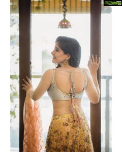 Sakshi Agarwal Instagram - Your WORK is going to fill a large part of your life and the only way to be truly SATISFIED is to do what you believe is GREAT WORK. The only way to do Great Work is to LOVE what you do. If you haven’t found it yet KEEP LOOKING and DONT SETTLE. As with all matters of the heart, you will know when you find it❤️- Steve Jobs . Photographer: @sarancapture Designer: @swaadh @swapnaareddyofficial Makeup: @artistrybyshanu Hair: @hairytale_by_komal Venue : My house🏡 #lehenga #traditional #bringingsexyback #biggboss #biggbosstamil #biggboss3 #sakshiagarwal #lovemyself #work #satisfaction #prettylittlething Chennai, India