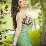 Sakshi Agarwal Instagram - One blessed hot mess , Who is coming for everything they said she couldn’t hAve🔥 . Photographer: @sarancapture Designer: @swaadh @swapnaareddyofficial Makeup: @artistrybyolivia Hair: @jayashree_hairstylist Venue : @sppgardens Earrings: @yoursethnically @teamaimpro @tisisnaveen . #saree #love #traditional #kollywood #mollywood #sareelovers #sarees #sareeindia #beauty #pretty #indian #biggboss #biggbosstamil #biggbosstamil3 #sakshiagarwal #peacock #nature #green #instamood #instagood #instadaily Chennai, India