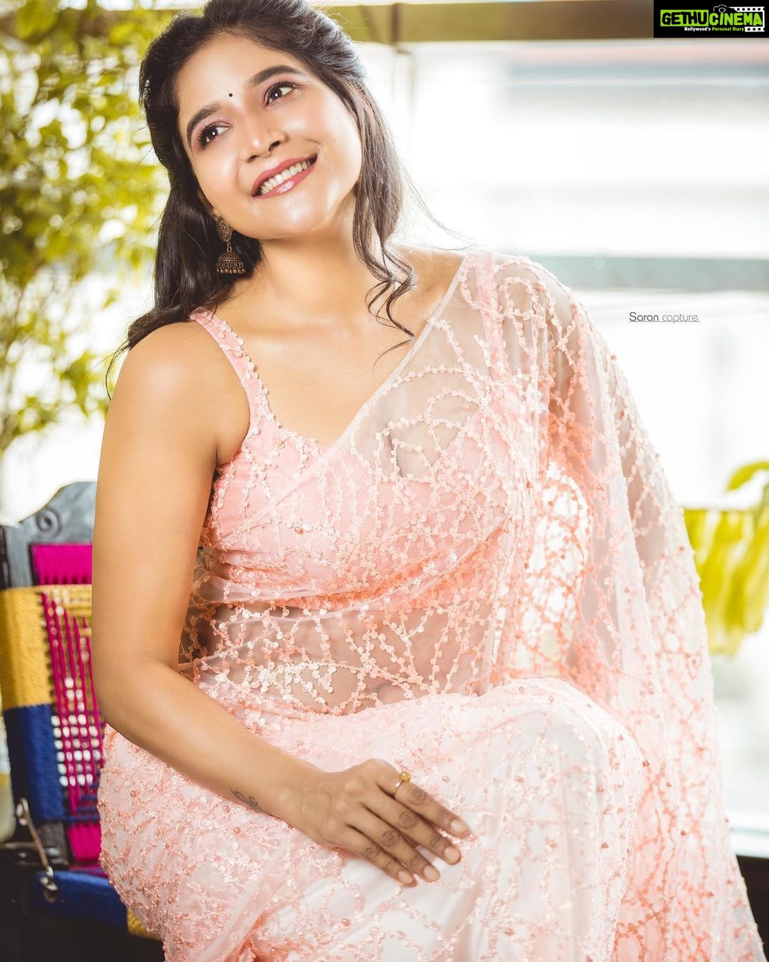 Sakshi Agarwal Instagram - 💞🌷💞 . Click : @sarancapture Mua: @oasiaugustina94 Hair: @saisubha_hairstylist Wardrobe: @suhanyalingamofficial . #saree #traditional #ethnic #birthday #jhumkas #instagood #instastyle #sareelove #fashion #instadaily #sareelovers #biggboss #biggbosstamil3 Chennai, India
