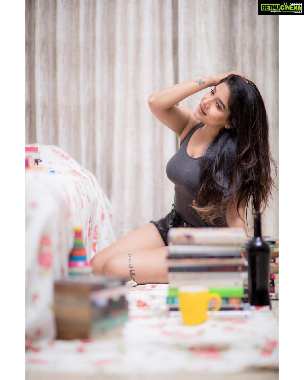 Sakshi Agarwal Instagram - You only fail when you stop trying💞 . @camerasenthil @artistrybyshanu . #biggboss #biggbosstamil #biggbosstamil3 #candid #natural #shorts #casual Chennai, India