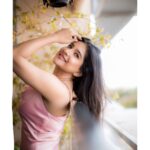 Sakshi Agarwal Instagram - Daydreaming heals my heart, Soothes my soul , strengthens my imagination and gives me a beautiful perspective on life💞 . @camerasenthil @artistrybyshanu . #pink #candid #natural #mood #dreams #lost #feelgood #biggboss #biggbosstamil #biggbosstamil3 #kollywood #mollywood #actress #sakshiagarwal #pink #satin #blingstrap #crystals Chennai, India