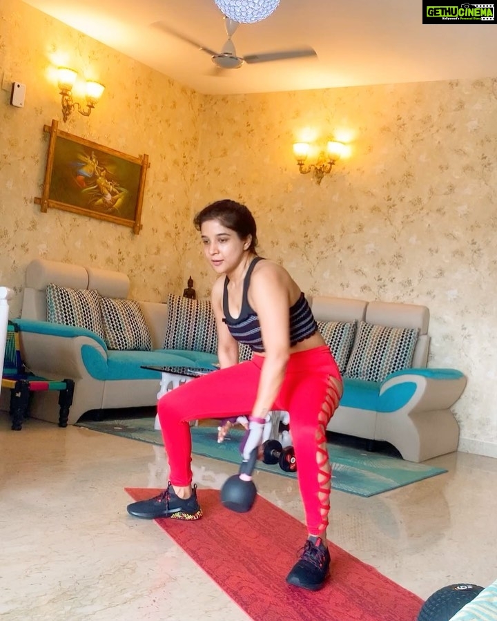 Sakshi Agarwal Instagram - Just awesome workout for a hard core burnš„š„š„ . The first workout is super tough to balance! My first try, soon will do 15 dips without breakā¤ļø The rest of the routine is awesome full body workout . #fitfam #core #hiit #abs #shoulder #instafit #fitness #fitnessmotivation #workout #sakshiagarwal #burn #bodyfat Chennai, India