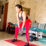 Sakshi Agarwal Instagram – Just awesome workout for a hard core burn🔥🔥🔥
.
The first workout is super tough to balance! My first try, soon will do 15 dips without break❤️
The rest of the routine is awesome full body workout
.
#fitfam #core #hiit #abs #shoulder #instafit #fitness #fitnessmotivation #workout #sakshiagarwal #burn #bodyfat Chennai, India