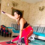 Sakshi Agarwal Instagram - Just awesome workout for a hard core burn🔥🔥🔥 . The first workout is super tough to balance! My first try, soon will do 15 dips without break❤️ The rest of the routine is awesome full body workout . #fitfam #core #hiit #abs #shoulder #instafit #fitness #fitnessmotivation #workout #sakshiagarwal #burn #bodyfat Chennai, India