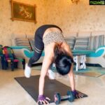 Sakshi Agarwal Instagram – Wanna feel Pumped up on this Boring day?
.
Save this workout and go after it🔥
.
Routine:
💫Dumbell Jump squat to curl to Jump Squat
💫Dumbbell RDL to Squat Clean
💫Double Dumbbell Jump swing to Low Squat Swing
💫Single Dumbbell plank reach to opposite toe
💫Single Dumbbell half burpee with curl
💫Double Dumbbell swing with Jack

#fitstagram #fitnessmotivation #fitspo #fitnesslifestyle #fitnessgirl #fitgirls #dumbbell #dumbbelltraining #dumbbells #dumbbellswings #cheetahprint #whatiworetoday #sakshiagarwal #biggboss #biggbosstamil Chennai, India