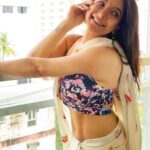 Sakshi Agarwal Instagram - ❤️❤️ Thank you @pretty.bride for the pretty saree🌷💞 . #weather #instampod #instadaily #rain #instagood #stayhome #staysafe #biggbosstamil #biggboss3 #biggboss #morning #vibes #good #happy #saree #sareelove #sareelovers #kollywood #sareeblouse #abs Chennai, India