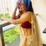 Sakshi Agarwal Instagram - A round of applause for all those idiots whom I have blocked on my instagram , but still create new pages and continue stalking me and criticizing me😂 . I understand you have nothing to gossip right now, and looks like I am the only interesting topic in your life, but my small advice -Go get A life😝😛😂😂 . Stop trying to insert yourself in parts of my life you dont exist and tell your army to stop trying to create sympathy by creating fake fan pages in my name, and trying to troll yourself to gain public sympathy! Dude, move on- BiggBoss is over long back🙄just becoz u have nothing to criticize me for, you guys will create things on ur own😅 . You can try how much you want, I wont budge from what I am doing ,that is Awesomeness in my life🔥 . My real fans and followers and my real insta family is my strength❤️ . My parents have taught me kindness and generosity in giving 🙏 #sixpack #abs #homeworkout #sculpted #awesome #sareelove #saree #sakshiagarwal #sakshiarmy #sakshifans Chennai, India