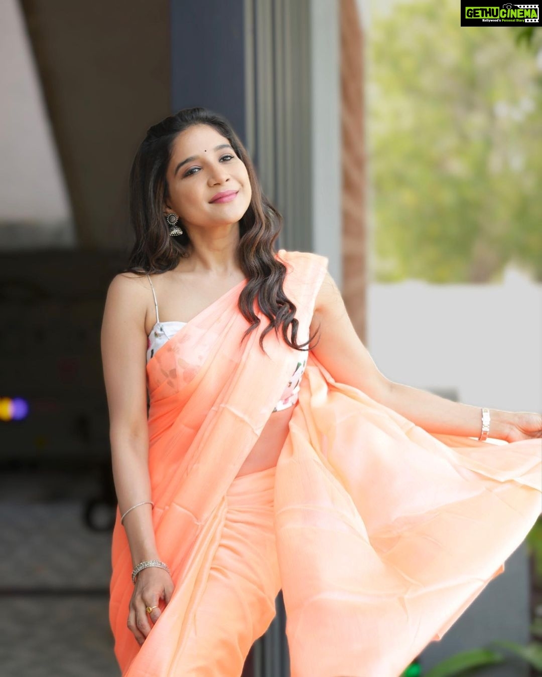 Sakshi Agarwal Instagram - Wake up with determination! Sleep with satisfaction❤️ . #adshootdiaries #stepstone Pc :- @kirtivassan Costume :- @vihadesign @swaadh Pondicherry,India