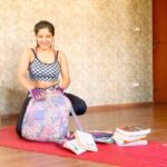 Sakshi Agarwal Instagram - Swipe Left👈👈👈👈👈👈👈👈👈👈👈👈👈👈 Wanna get Sculpted/Toned abs and Super Posture in a Fun way😛😝?! Using school memories and some quick movement today💞 . Just grab a🎒and fill it with books and weight it your comfort level and SWIPE left 👉 . Let start Working out💪❤️🔥 . No excuses for those of you who have no weights at home! You can do this wherever you are🤗🥰❤️ . Workout Routine: 1.Squat Jump to Lunge 2.High plank Knee to Elbow Sides 3.Lateral Lunge W/ Row 4. SideTo Side Push up 5.Lunge switch W/ Overhead Hold 6.Overhead Hold Crunches 7.Squat To Press . MAKE SURE BOOKS ARE EVENLY DISTRIBUTED WHEN YOUR DOING EXERCISE 3,4,5,6 and at all times keep your body posture straight(No hunching) and Dont make it very heavy unless you have a bag which has straps to support your core! I dont have that bag 😝 . #fitfam #motivation #workout #bagworkout #abs #core #fitness #fitnessgirl #homeworkout #school #bag #bagpack #noexcuses #squat #crunches #lunges #sakshiagarwal Chennai, India