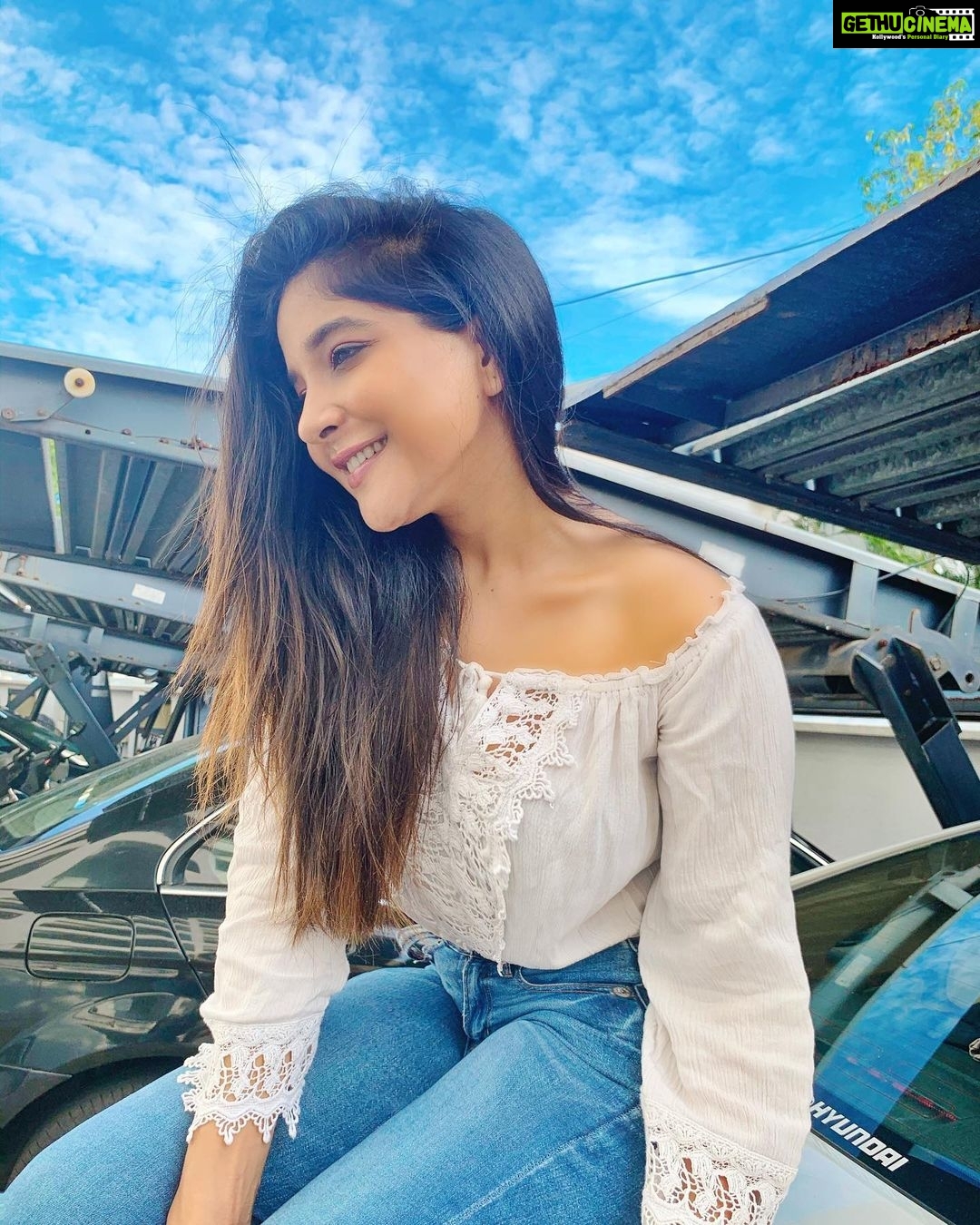 Sakshi Agarwal Instagram - Good Morning❤️ Btw, this pic is shot today in Chennai- in my car park❤️ #nemmachennai rokz❤️❤️ . Read Below if you want “food for thought” or even if you are just plain bored😍 Will help you with some good vibes for the day🌸🙌 . Came across this “7 RulesOf Life Quotes” somewhere. . Will share my views on it with you all and you can tell Me which one is your Favourite❤️ . 1.Make peace with your past so it does not affect your present. ❤️Your past makes you who you are, defines and moulds you, so totally embrace it. 2.What others think of you is none of your business ❤️This one doesn’t work for me coz , I use opinions and feedback as a tool for self- improvement. 3.Time heals almost everything, give it time. ❤️So true, totally bet on this one! Trust me guys, Time does heal everything, have experienced it personally 4.Dont compare your life to others and dont judge them! You have no idea what they have been through! ❤️yes, super true ! Be nice to everyone you never know whose day you may light up or who you may inspire. 5.Its ok to not know all the answers. They will come to you when you least expect it ❤️I agree with it only partially coz I think we have to try to search answers or atleast introspect thats when answers will make way 6.You are in charge of your happiness ❤️100% Right! You and only only You are in charge of it! Be grateful, inspired, motivated, passionate and open minded 7.Smile. You dont own all the problems in the World ❤️Yep, true again but dont give up on your responsibilities and duties towards your family and loved ones. . Tell me, what you think❤️ . #life #rules ##thoughts #embrace #happy #positivevibes #justthinking #instamood #instadaily #biggboss #biggbosstamil #biggboss3 #goodmorning #daily #quotes Chennai, India