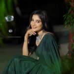Sakshi Agarwal Instagram – Her courage was her crown and she wore it like a queen❤️
.
@labelswarupa @preethiartistry @poovarasanphotography 
.
#awardshow #saree #royalgreensaree #kollywood #sakshiagarwal #biggboss #regallife Chennai, India