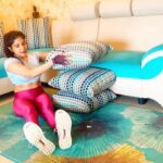 Sakshi Agarwal Instagram - Sunday Special🔥 New Awesome abs/booty/ shoulder workout using Pillow at home 🏡 ! Some of these are really tough, so breathe well when you do it. 💪 . Starving yourself and loosing weight is different and working out to get fit is different! Its all about physical strength💪🔥 . 1) Russian Twist with different levels 2)Windshield Wipers( can really feel ur abs) 3)Alternating side- leg taps 4)Hollow body compression with straight legs 5)Laying leg raise- pike up 6) awesome booty workout 7)Shoulders . Its not how much you lift but how you lift, so your brain- muscle- breathing connection is very important💞💫✨ . Try these you will surely thank me later🥰💪 . #fitfam #workout #motivation #fitnessjourney #fitness #instaworkout #pillow #abs #shoulder #booty #sakshiagarwal #nevergiveup #addiction #toningworkout