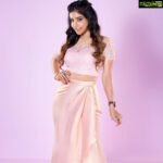 Sakshi Agarwal Instagram - Slaying at everything I do💞🌸 . Styling and outfit : @sameenas.store Makeup N Hair : @salomirdiamond Shot by : @parvathamsuhasphotography . #pink #love #indowestern #biggboss #biggbosstamil3 #biggbosstamil #sakshiagarwal Chennai, India