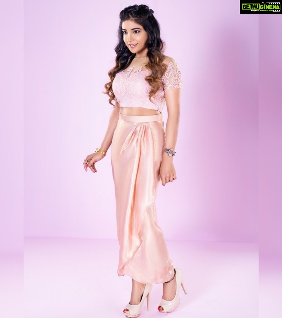 Sakshi Agarwal Instagram - You are a pink stardust✨💫 Dont be so hard on yourself,🥰 You deserve the love that you try to keep giving others💞 . Styling and outfit : @sameenas.store Makeup N Hair : @salomirdiamond Shot by : @parvathamsuhasphotography . #pink #love #indowestern #biggboss #biggbosstamil3 #biggbosstamil #sakshiagarwal Chennai, India