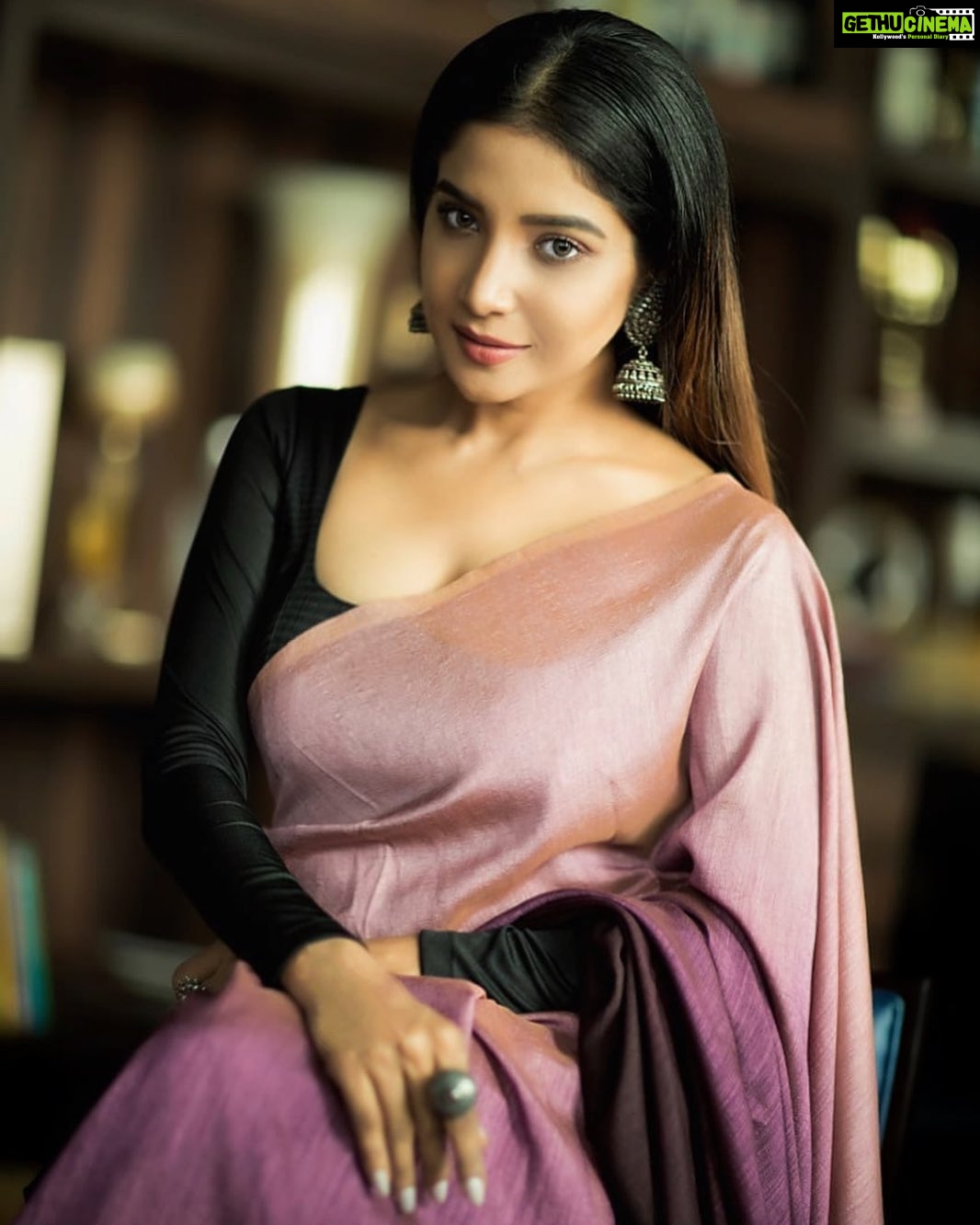 Sakshi Agarwal Instagram - #Throwback #shoot #days 😇😍 . Miss every single day of work, the hustle, the noise, the hectic work schedules and the craziness and fun! . Cant wait for Life to Be Normal Again🥰 . @arshad.media @swarupasathakarni Holiday Inn Chennai OMR IT Expressway