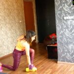 Sakshi Agarwal Instagram - Good evening sweethearts , I have included 8 very simple workouts using two 1 L water bottles( definitely not glass bottles 😝) for a complete body workout and obviously ABS/CORE Burn. . I had a lot of fun doing this workout , I am sure you are going to love it too, but you really have to be consistent for an obvious result, but trust me you will feel the stretch with this. I have been eating a lot and so extra workout to burn it off🔥 . Lets go, what are you waiting for? Repeat all of it (15*3) . #hiit #waterbottleworkout #homeworkout #stayhome #stayfit #fitfam #fitness #morivation #workout #abs #core #strength #instafit #puma @puma Chennai, India