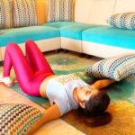 Sakshi Agarwal Instagram - Sunday Special🔥 New Awesome abs/booty/ shoulder workout using Pillow at home 🏡 ! Some of these are really tough, so breathe well when you do it. 💪 . Starving yourself and loosing weight is different and working out to get fit is different! Its all about physical strength💪🔥 . 1) Russian Twist with different levels 2)Windshield Wipers( can really feel ur abs) 3)Alternating side- leg taps 4)Hollow body compression with straight legs 5)Laying leg raise- pike up 6) awesome booty workout 7)Shoulders . Its not how much you lift but how you lift, so your brain- muscle- breathing connection is very important💞💫✨ . Try these you will surely thank me later🥰💪 . #fitfam #workout #motivation #fitnessjourney #fitness #instaworkout #pillow #abs #shoulder #booty #sakshiagarwal #nevergiveup #addiction #toningworkout