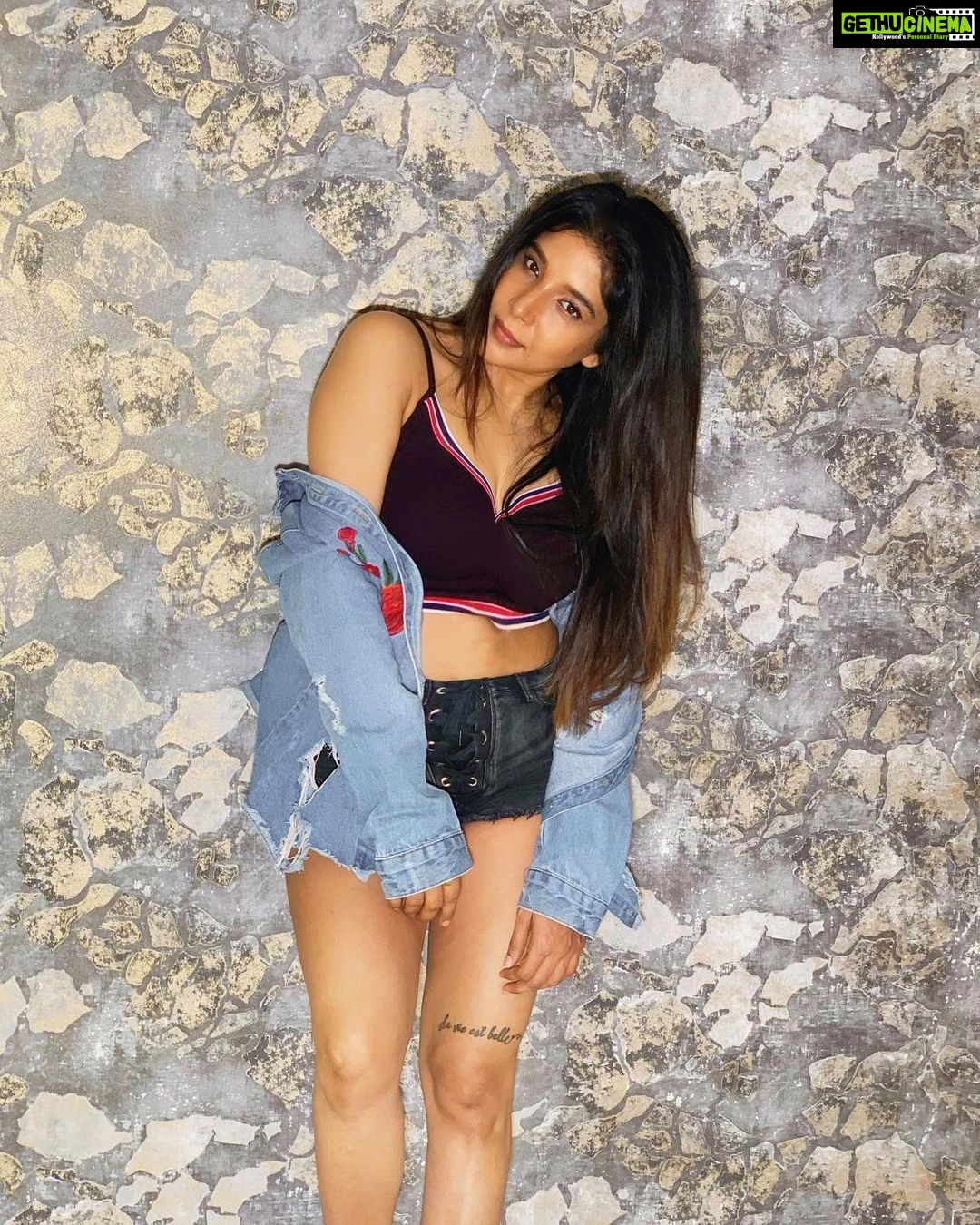 Sakshi Agarwal Instagram - Nothing is more impressive than a person who is secure in the unique way god made her .. its about time we accept our inner beauty❤️🥰🔥 . #denim #shorts #cami #sakshiagarwal #stayhome #slay #style #casual Chennai, India