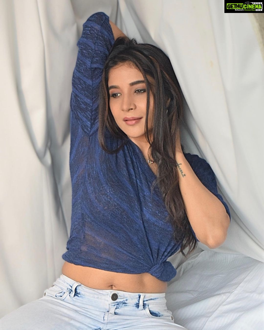 Sakshi Agarwal Instagram - She is a combination of sensitive and savageš„ . @irst_photography @tisisnaveen . #justme #candidphotography #chillvibes #biggboss #sakshiagarwal Chennai, India
